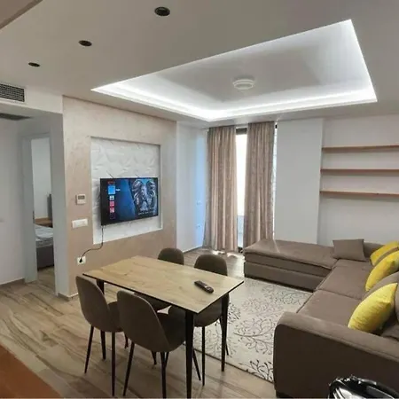 Apartamento Entire Flat In Sarandë