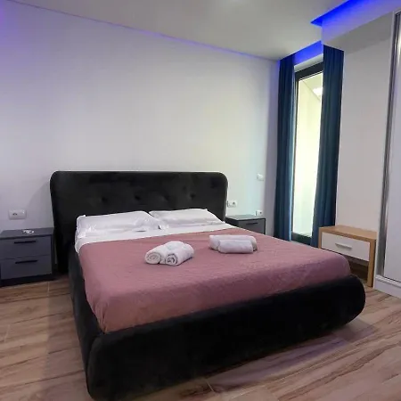 Appartement Entire Flat In *